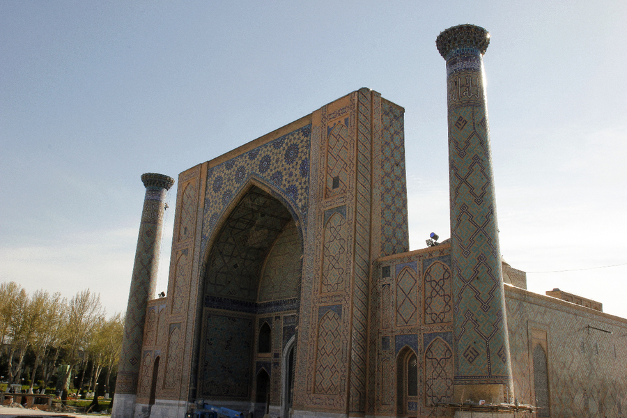 Madraza Ulugh Beg en el Registan de Samarcanda Madraza Ulugh Beg en el Registan de Samarcanda