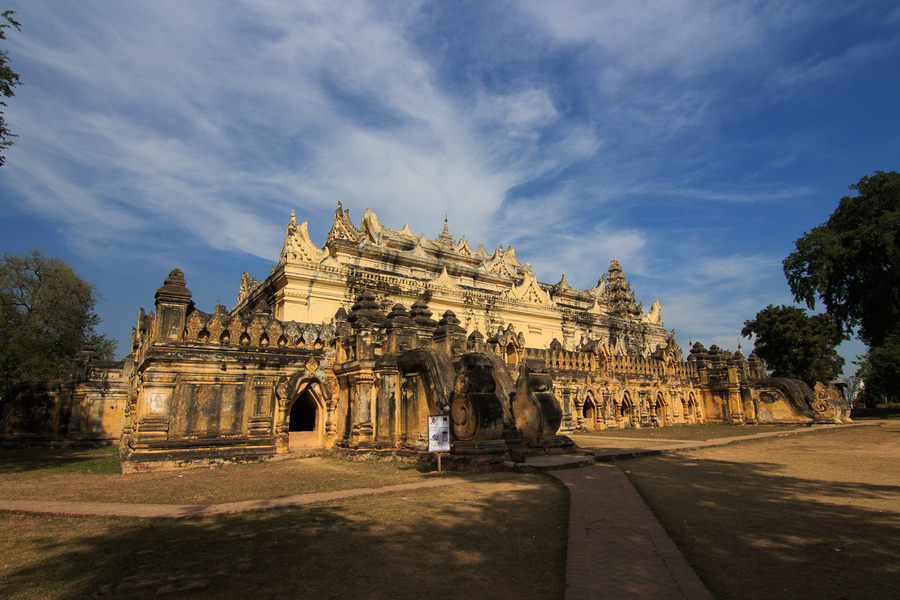 Monasterio Maha Aung Mye Bonzan en Inwa Monasterio Maha Aung Mye Bonzan en Inwa