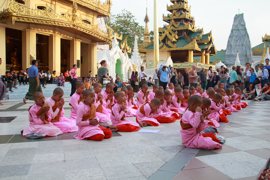 Monjas en la Shwedagon Pagoda