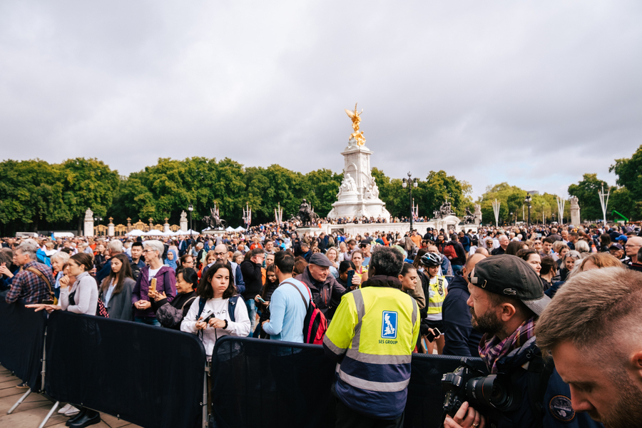 Multitud en el cambio de guardia de Londres