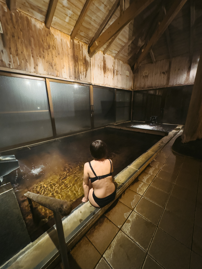 Onsen interior en ryokan Tsutaya Tokinoyado Kazari