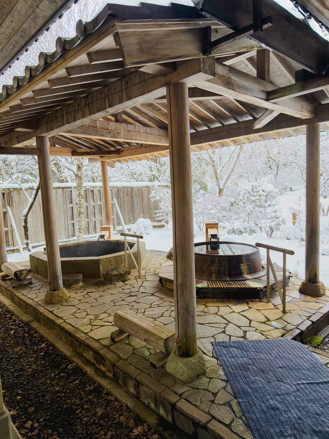 Onsen exterior del ryokan Tsutaya Tokinoyado Kazari