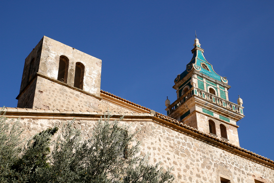 Parte trasera de la Iglesia de Valldemossa