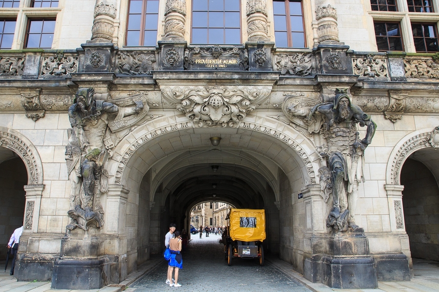 Psadizo a traves del Residenzschloss turismo Alemania Psadizo a traves del Residenzschloss turismo Alemania