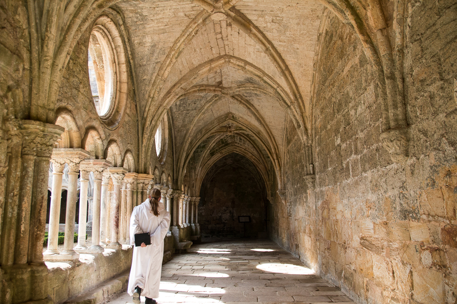 Paseando por el coro de Fontfroide