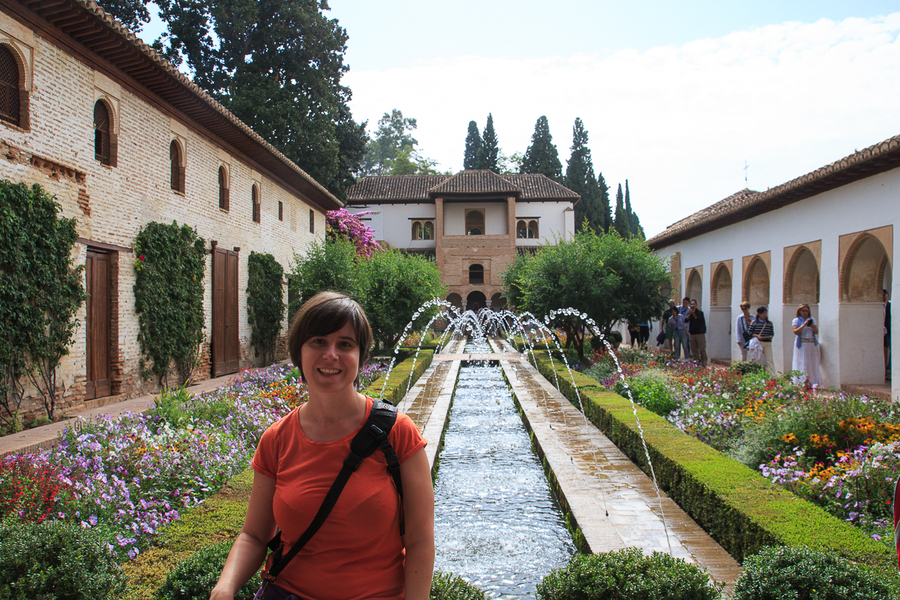 el patio de la acequia en el Generalife de la Alhambra el patio de la acequia en el Generalife de la Alhambra