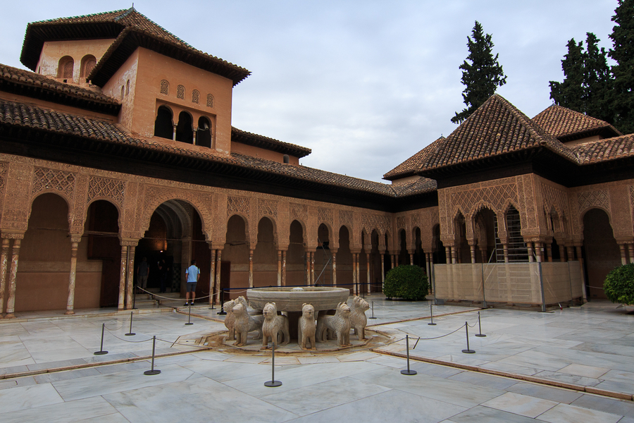 Patio de los leones en los palacios nazaries Patio de los leones en los palacios nazaries