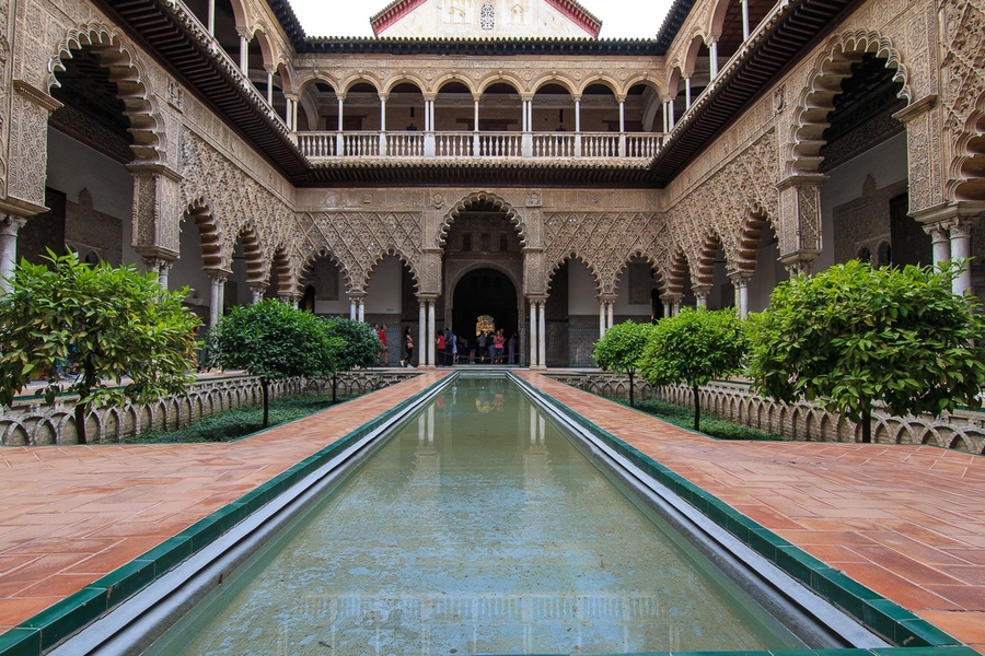 Patios con fuentes en el Alcazar de Sevilla Patios con fuentes en el Alcazar de Sevilla