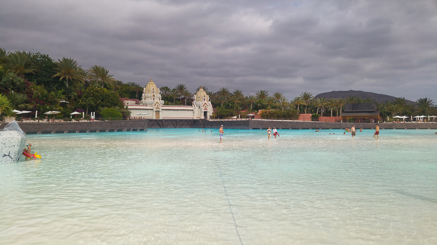 playa de olas en el siam park