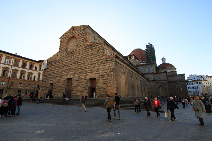 Plaza e iglesia de San Lorenzo en Florencia Plaza e iglesia de San Lorenzo en Florencia