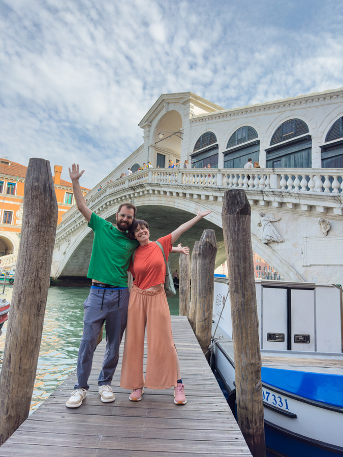 Aitor y Henar en el Punete de Rialto de Venecia