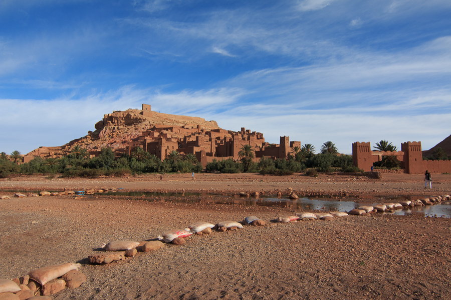 Puente para cruzar el rio en Ait Ben Haddou Puente para cruzar el rio en Ait Ben Haddou