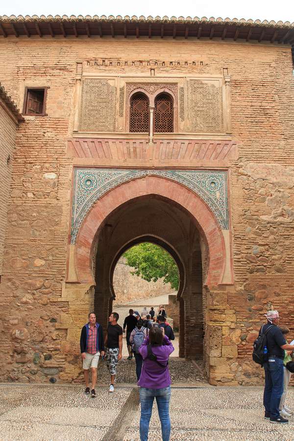 Puerta de la herradura en la Alhambra Puerta de la herradura en la Alhambra
