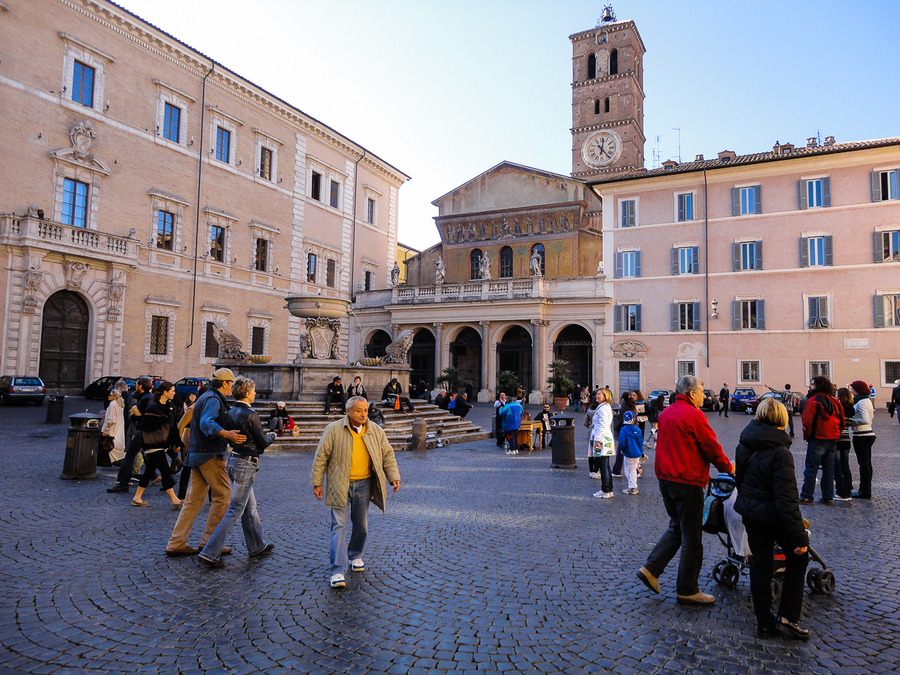 Que hacer en Roma pasear por las plazas