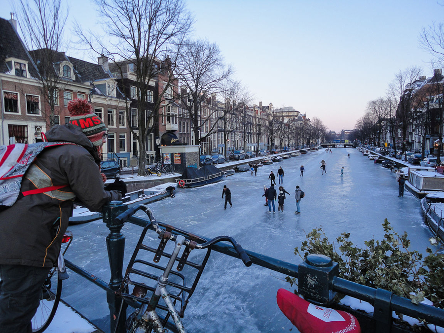 Que ver en Amsterdam patinando en los canales Que ver en Amsterdam patinando en los canales