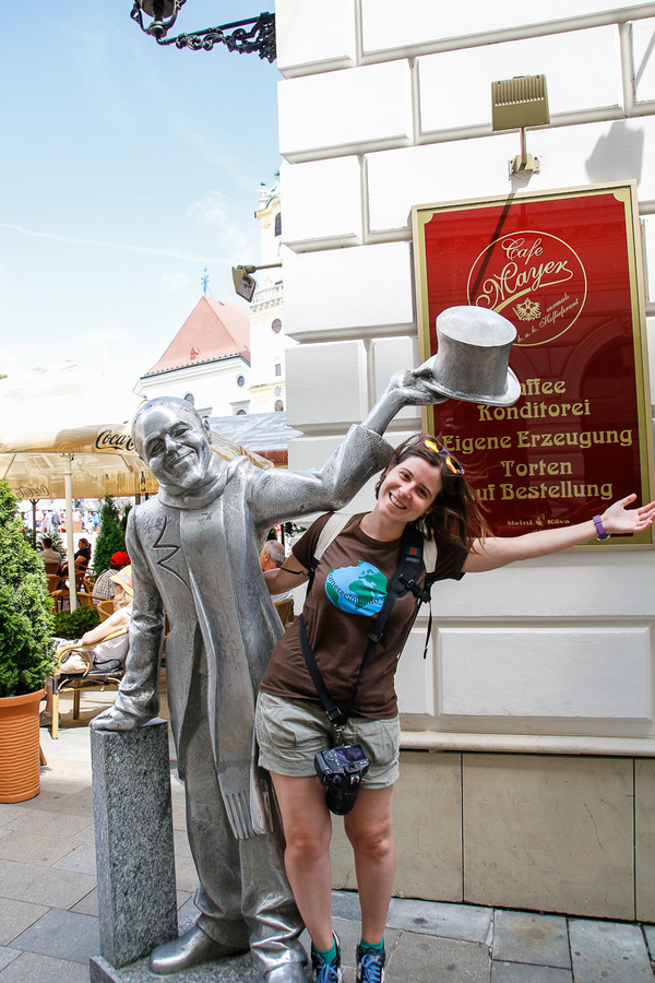 Que ver en Bratislava Estatua divertida Que ver en Bratislava Estatua divertida