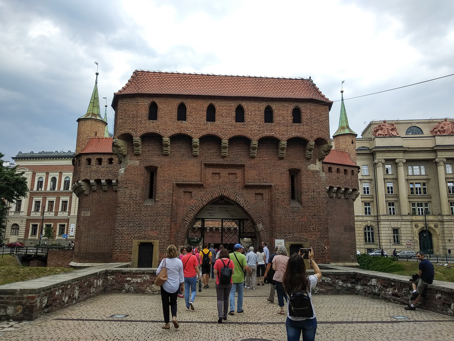 que ver en cracovia barbacana