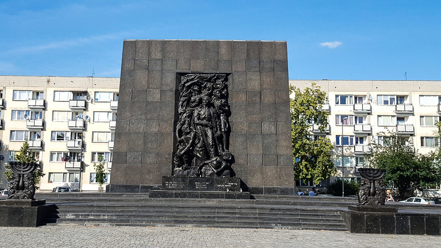 que ver en cracovia monumento en el barrio judio