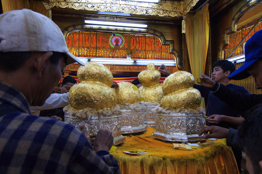 Que ver en el lago Inle - Budhas desfigurados por el oro Que ver en el lago Inle - Budhas desfigurados por el oro