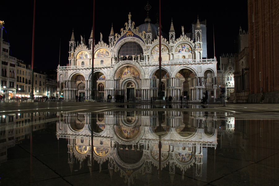 Reflejo de San Marcos de noche Nuestra experiencia visitando Venecia inundada