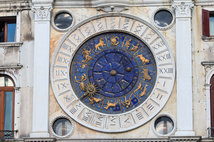 Reloj astronomico en la plaza de San Marcos Visitar la Plaza de San Marcos y su reloj astronómico