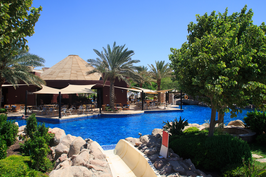 Restaurante piscina Resort Movenpick Tala Bay Jordania