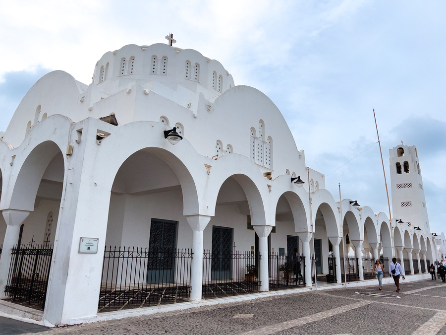 Santorini en un dia Catedral Metropolitana Ortodoxa
