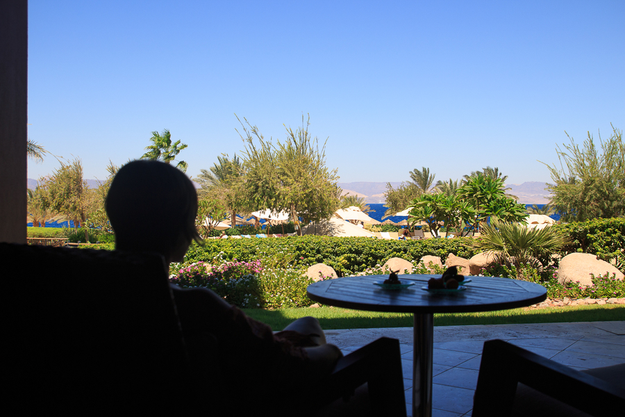 Terraza habitacion Resort Movenpick Tala Bay