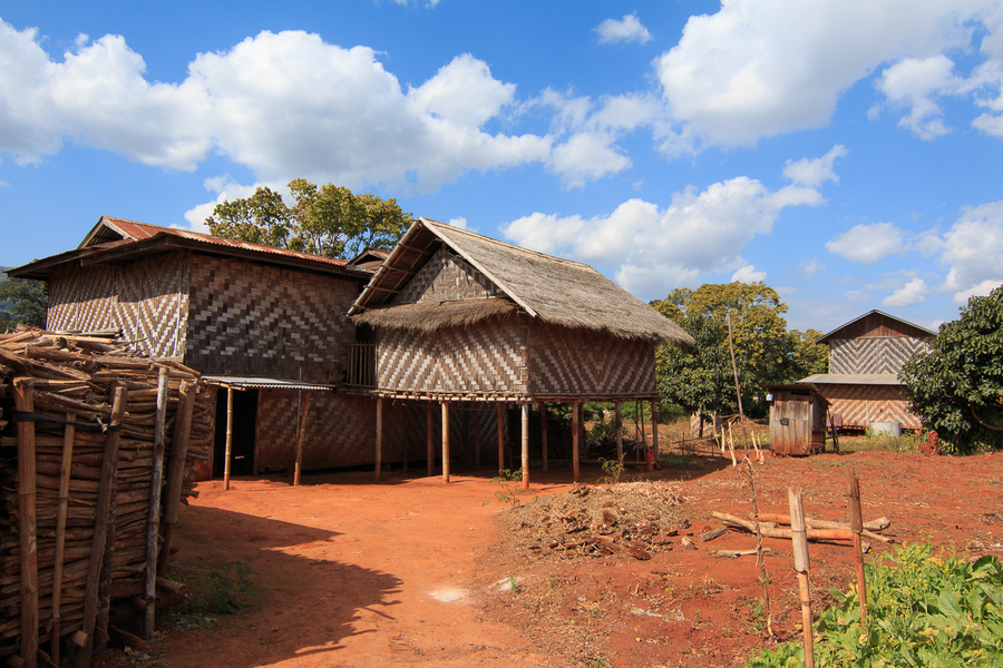 Tipicas casas de Bambu en Myanmar Tipicas casas de Bambu en Myanmar