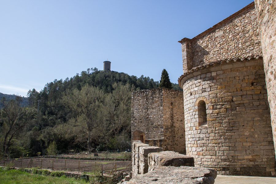 Torre de los Moros a lo lejos Torre de los Moros a lo lejos