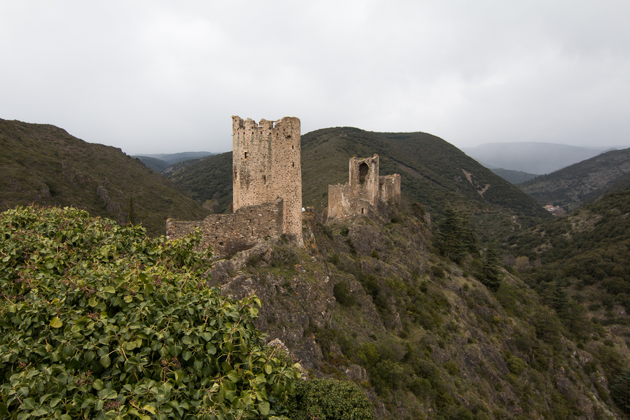 Torre Regine y Castillo Querthineux en Lastours Torre Regine y Castillo Querthineux en Lastours