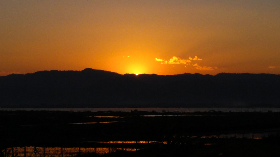 Ultimos rayos de luz del atardecer Ultimos rayos de luz del atardecer