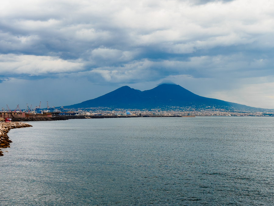 Viajar a Napoles alojarse en el paseo maritimo