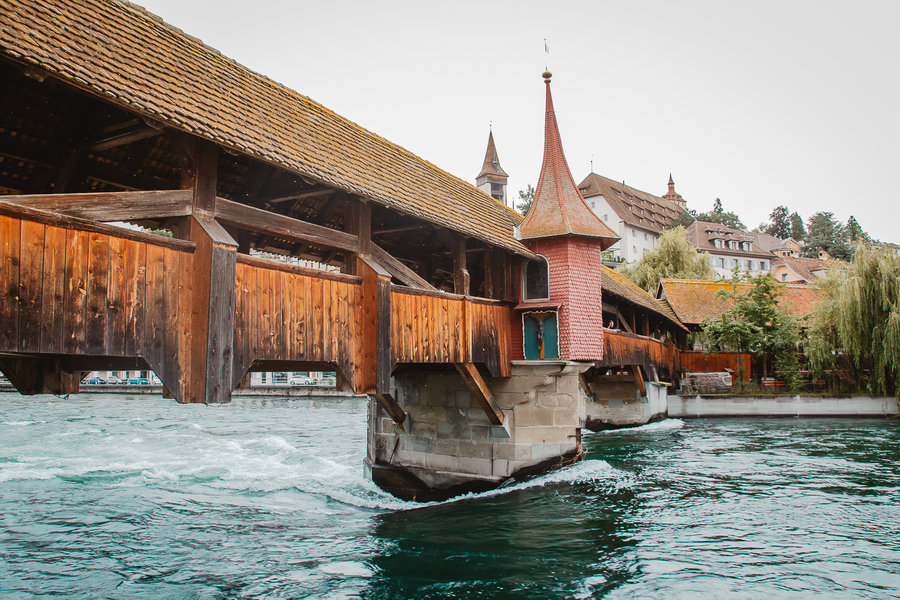 Visitar el puente Kapellbrücke en Lucerna