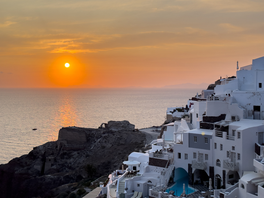 Visitar Santorini en 3 dias Atardecer en Puerto de Ammoudi