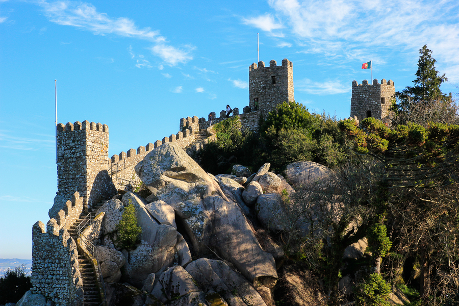 Vista de la muralla sobre la colina Vista de la muralla sobre la colina