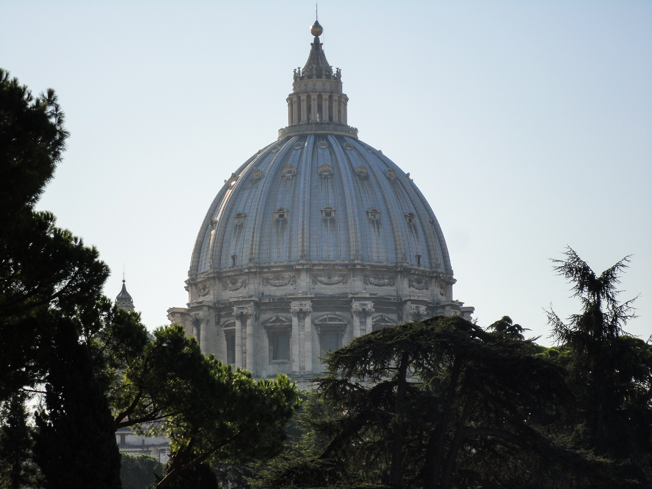 Resultado de imagen de salir del Vaticano