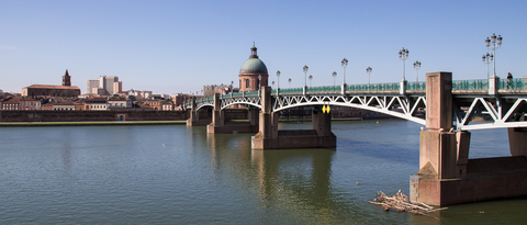 Pont Neuf por donde fluye el Garona - Toulouse