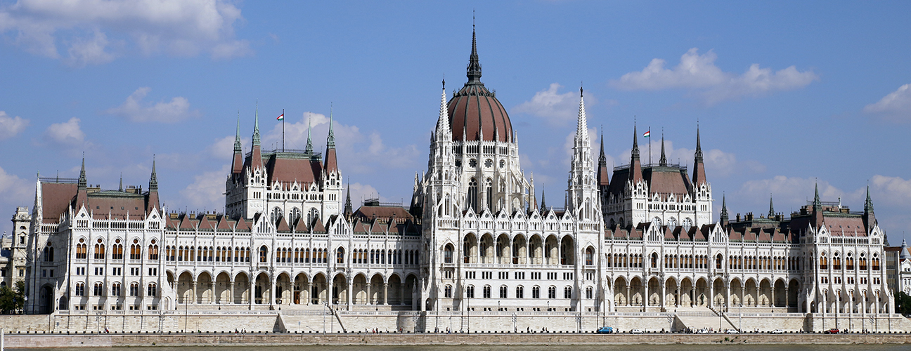 Parlamento de Budapest desde el otro lado del Danubio